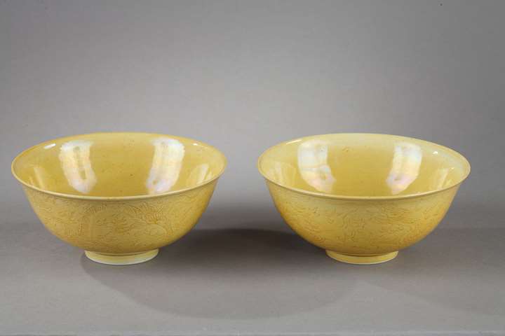 Pair of tellow enamel biscuit bowls each decorated of engraved dragons with a five claws